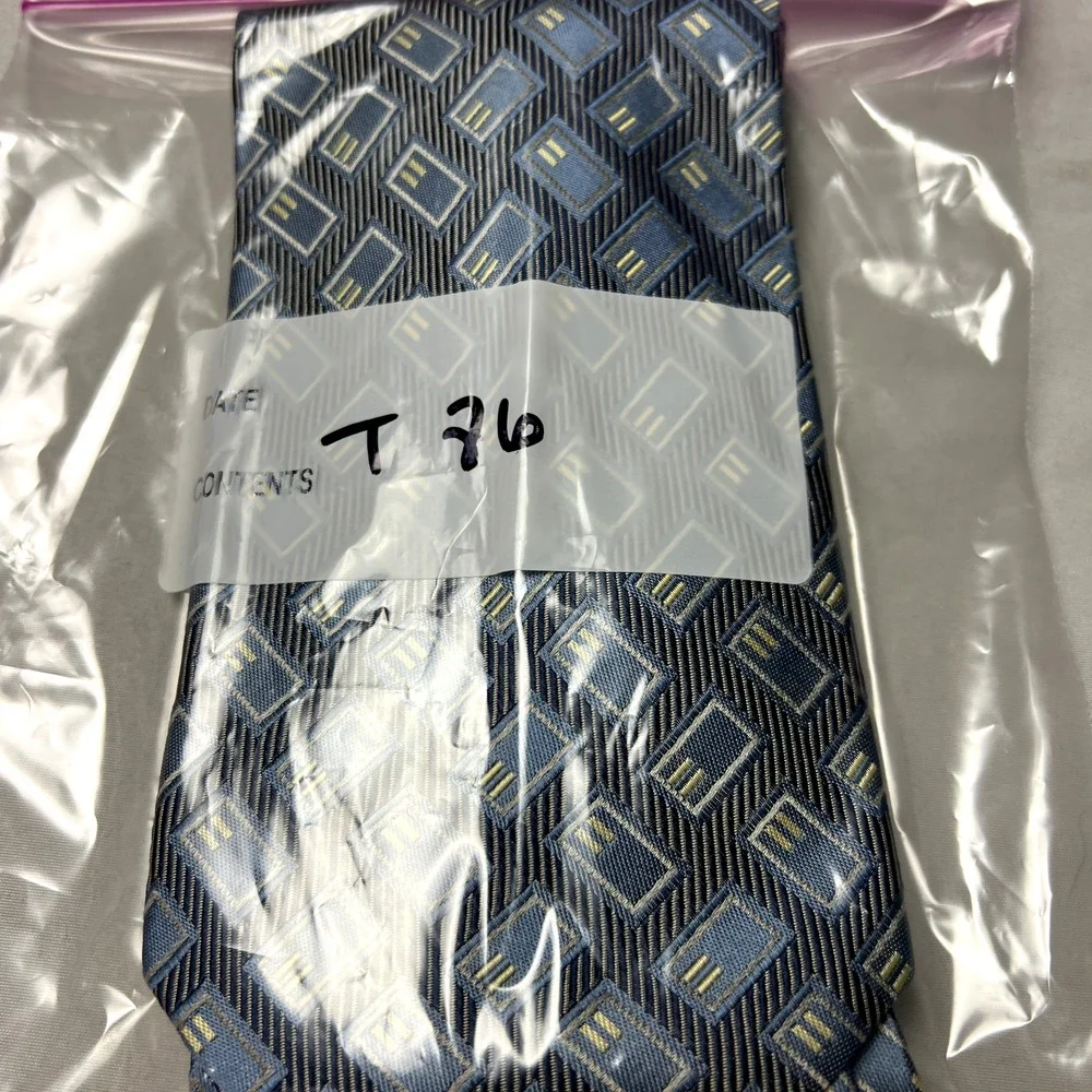 NWT Garington Collection 100%‎ Silk Designer Necktie Tie Blue Square Geometric